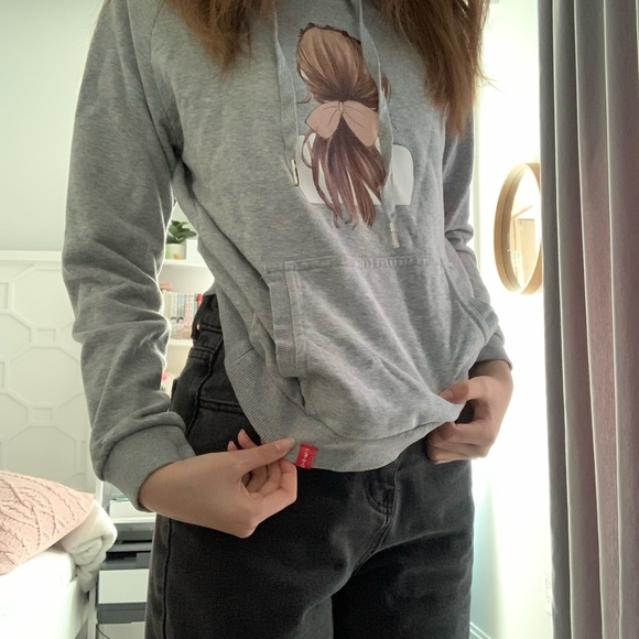 grey girl with bun design sweater - Picture 1 of 5